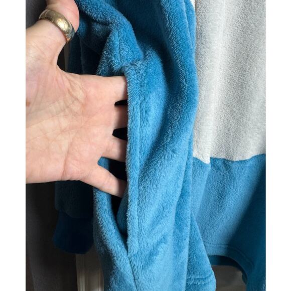 BIOWORLD Shark Oversized Hoodie NEW Fleece Soft Pockets One Size Fits Most - Picture 5 of 8